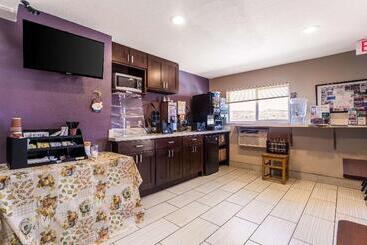 汽车旅馆  Rodeway Inn & Suites Big Water  Antelope Canyon