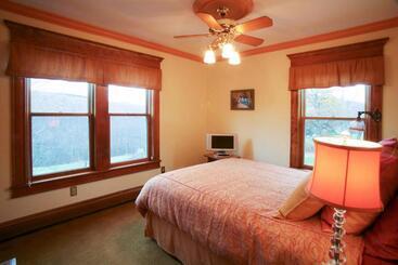 ベッドアンドブレックファースト Breezy Hill Inn