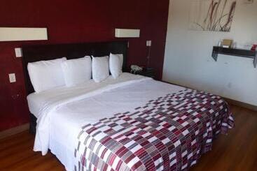 Отель Red Roof Inn St Louis Florissant