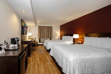 Мотель Red Roof Inn Plus+ & Suites Malone