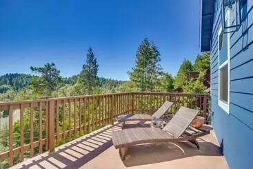 Mökkimajoitus Newly Built Lakeview Home With Family Game Room!