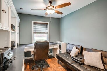 별장 Avon Park Home W/ Private Hot Tub & Sunroom!