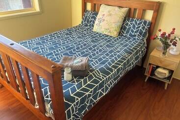 Bed and Breakfast Lakeside Shared Manor  Private 1 Or 2 Bedrooms Bathrooms Lounge Area & More