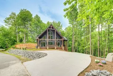 Mökkimajoitus Cabin Rental Near Black Mountain: Fire Pit & Grill