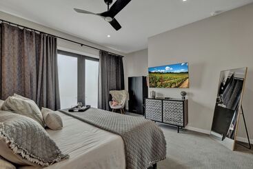 The Bentley Hotel   James Bond Suite   Pool View