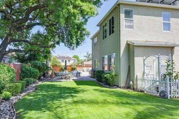 Mökkimajoitus Pet Friendly Stockton Home W/ Private Pool & Grill