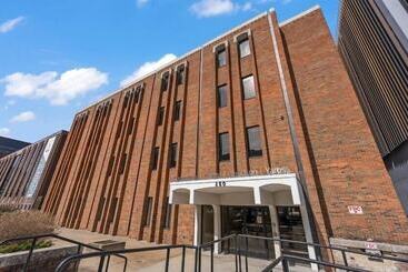 Aparthotel The Columbus Collection Near Grant Medical Center