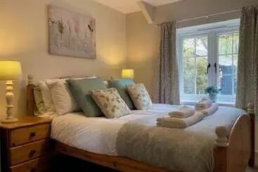 Family Friendly Rural Riverside 5 Bed Cottage