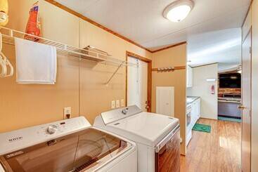 קוטג'' Nancy Cabin W/ Fire Pit Near Lake Cumberland!