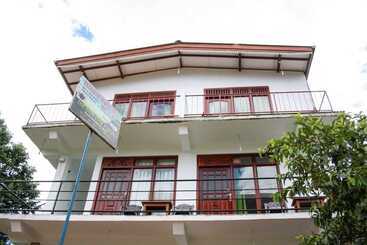 Pensió Elegant Home Stay