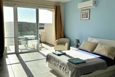 پانسیون All Nations Duplex With Pool