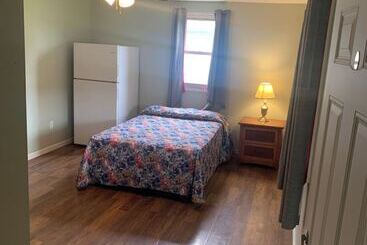 Отель Werry S Cottages And Pub By Oyo East Stroudsborg   Weekly Stays