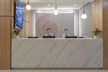 Shell Hotel Shnaghai Beiqiao Metro Station
