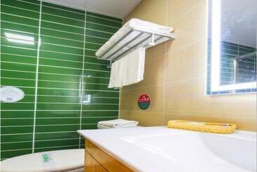 Hotell Greentree Inn Tianjin Xiqing Development Zone Renrenle Square Express