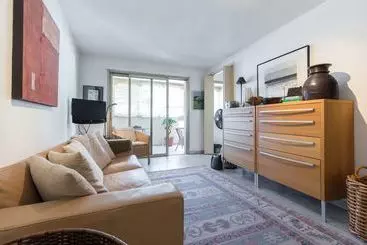 Sunny Mercury   Room In Apartment