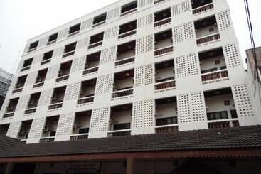 فندق Douang Deuane