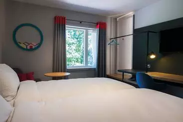 هتل Lodge At Solent