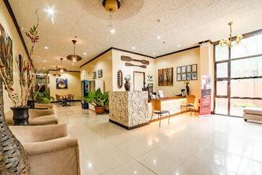 Hotel Reddoorz Plus Near Rizal Junction