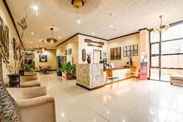 Hotel Reddoorz Plus Near Rizal Junction