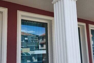 ホテル Roel Residence Apartments