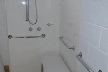 Penguin Seaside Motel