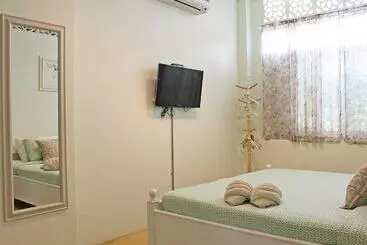 پانسیون Lada House
