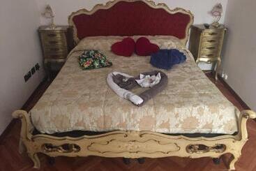 تختخواب و صبحانه Art&coffee