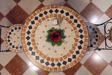 تختخواب و صبحانه Art&coffee