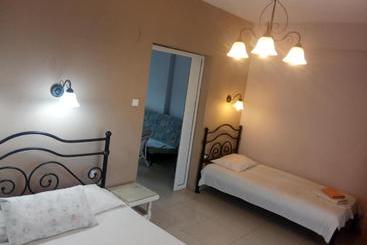 آپارتمان‌های توریست‌ها Villa Camellia