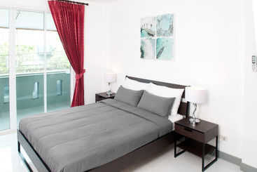 Hotelli Surin Beach Rooms