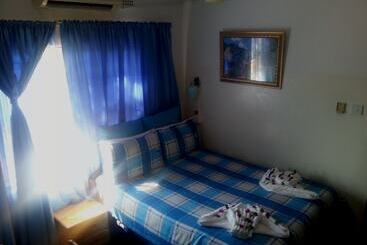 پانسیون Liya Guest Lodge