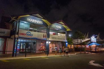 簡易ホテル Surfers Paradise Yha