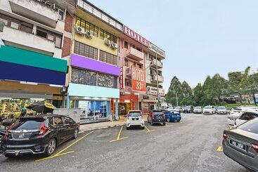 Hotel New Three Three  Cheras