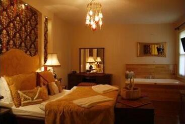 ホテル Villa Pine Garden