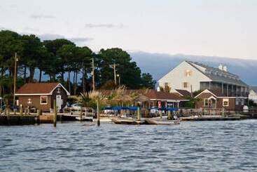 リゾートホテル Snug Harbor Marina And