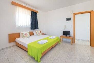 Yiannis Apartments