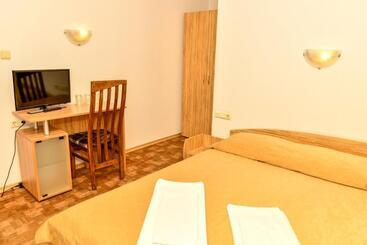 ホテル Blyan Family