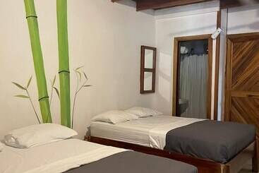 کلبه Beach Cabinas