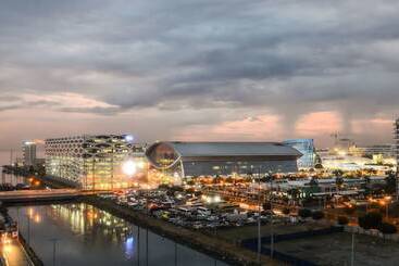 アパートホテル Extremeli Suites Manila Powered By Cocotel