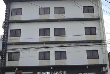 בית מלון כפרי Columbus Plaza