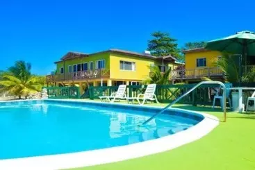Pensión Le Mer Guest House & Villa Lucea