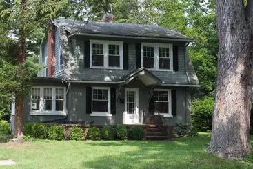 Enchanted Cottage On Glen  Entire House Rental