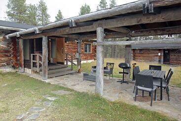 Отель Kuukkeli Log Houses Porakka Inn