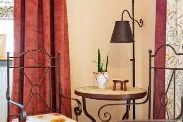 هتل Les Jardins D'anaïs