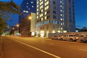 Отель Mandarina Colombo