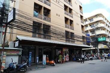 בית מלון כפרי Nikom Court