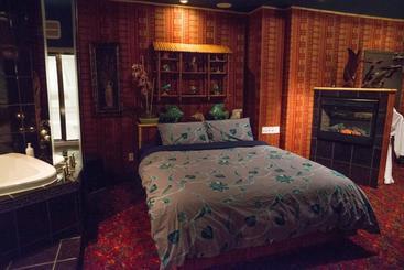 Mariaggi's Theme Suite Hotel & Spa