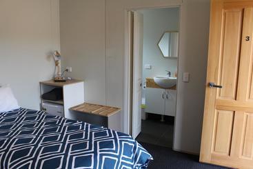 מוטל Under The Mount