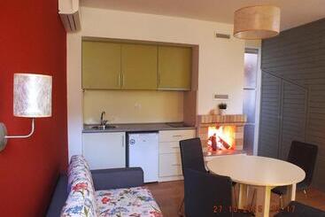 منتجع Waterside Houses