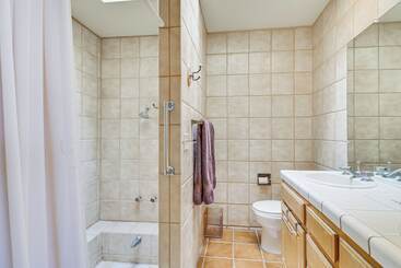 별장 Bullhead City Home W/ Views, Close To Lake Mohave!